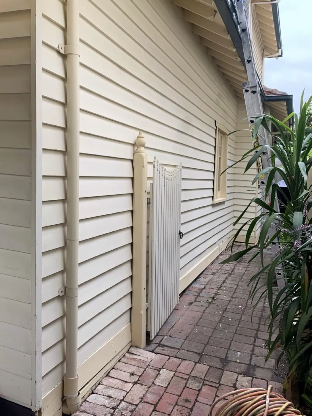 Weatherboard side wall before, cream, Glen Iris